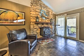 Interior - Holiday Island Home: Hot Tub & Wood Stove! (Eureka Springs)