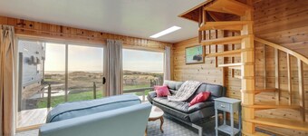 Sanderling Sea Cottages, Unit 3 w/ Private Balcony