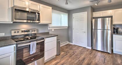 Cozy Getaway: 5 Miles to Duluth & Lake Superior!