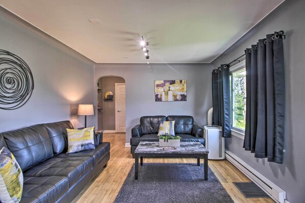 Interior - Cozy Getaway: 5 Miles to Duluth & Lake Superior! (Duluth)