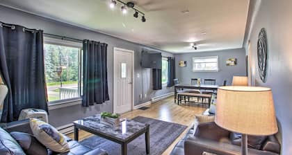 Cozy Getaway: 5 Miles to Duluth & Lake Superior!