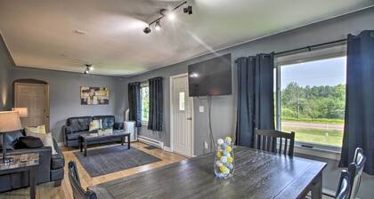 Cozy Getaway: 5 Miles to Duluth & Lake Superior!