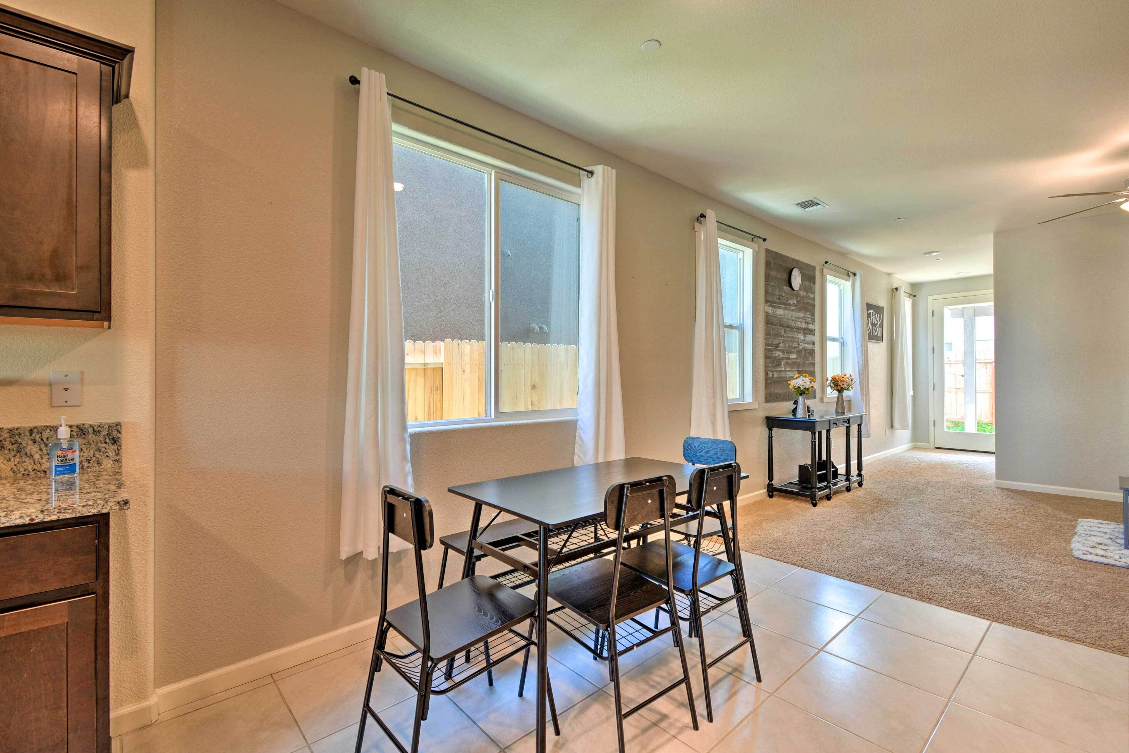 House (4 Bedrooms) | Interior