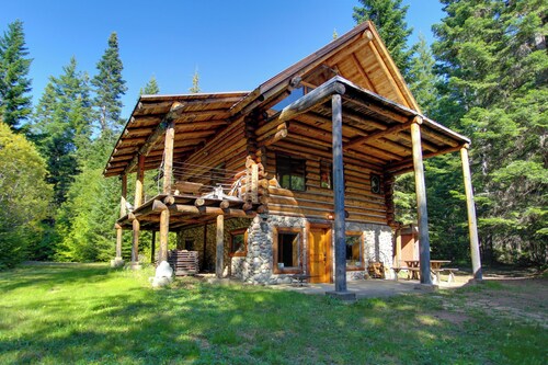 Cozy Easton Cabin w/ Wenatchee Nat'l Forest Views!