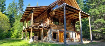 Cozy Easton Cabin w/ Wenatchee Nat'l Forest Views!