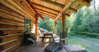 Cozy Easton Cabin w/ Wenatchee Nat'l Forest Views!