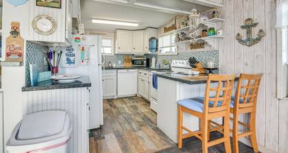 1 Mi to Surfside Beach: Bbq-ready Home in Freeport
