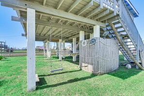 House (2 Bedrooms) | Interior - 1 Mi to Surfside Beach: Bbq-ready Home in Freeport (Freeport)