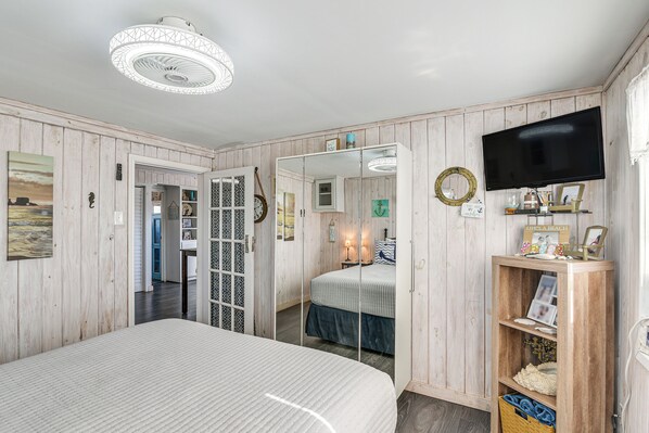 House (2 Bedrooms) | Interior - 1 Mi to Surfside Beach: Bbq-ready Home in Freeport (Freeport)