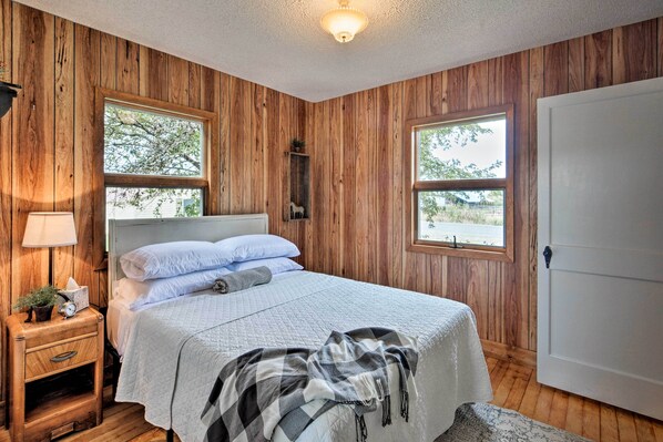 House (4 Bedrooms) | Interior - Farmhouse in Country Setting Near Gravity Hill (Grangeville)