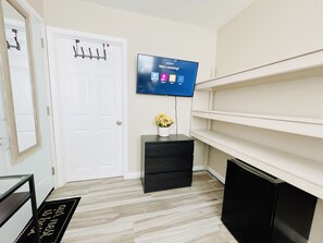 Interior - PROMO 10% MONTHLY DISCOUNT
Cozy private unit w own bath, shared kitchen/ laundry (Garden Grove)