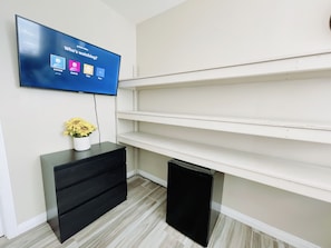 Interior - PROMO 10% MONTHLY DISCOUNT
Cozy private unit w own bath, shared kitchen/ laundry (Garden Grove)