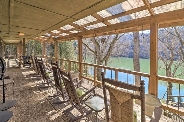 House (3 Bedrooms) | Interior - Renovated Riverfront Retreat w/ Deck & Grill! (Mountain View)
