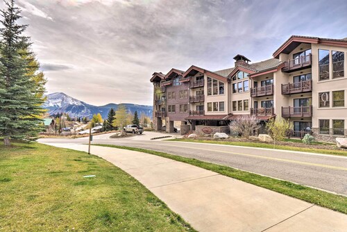 Cozy Crested Butte Condo 50 Yards From Ski Lift!