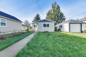 Cottage (2 Bedrooms) | Interior - Pet-friendly Hoquiam Cottage w/ River Access! (Hoquiam)