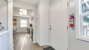 ์ฝํฐ์ง (2 Bedrooms) | ๋ด๋ถ