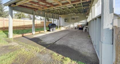 Pet-friendly Hoquiam Cottage w/ River Access!