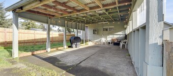 Pet-friendly Hoquiam Cottage w/ River Access!