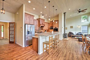 House (3 Bedrooms) | Interior