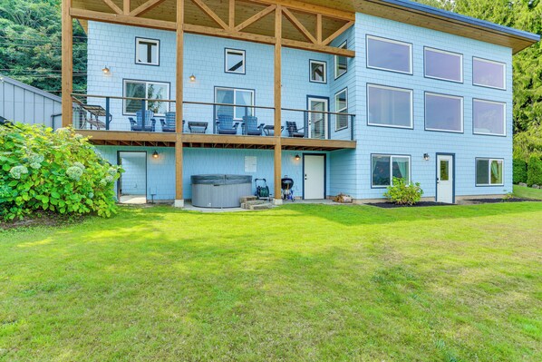 House (3 Bedrooms) | Interior - Lake Whatcom House w/ Private Hot Tub + Dock (Bellingham)