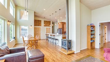 House (3 Bedrooms) | Interior