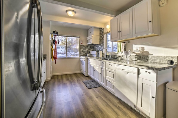 Interior - Gateway to Mt Rose Ski! Reno Home w/ Fireplace (Reno)