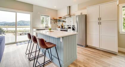 Charming Florence Home w/ Fire Pit & River Views!