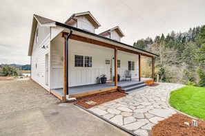 House (3 Bedrooms) | Interior - Charming Florence Home w/ Fire Pit & River Views! (Florence)