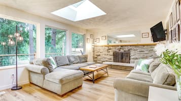 House (4 Bedrooms) | Front of property