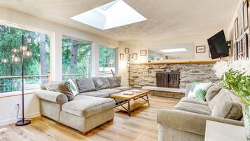 House (4 Bedrooms) | Front of property