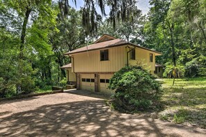 House (6 Bedrooms) | Interior - Jacksonville Home on 1 Acre ~ 6 Mi to Beach! (Jacksonville)