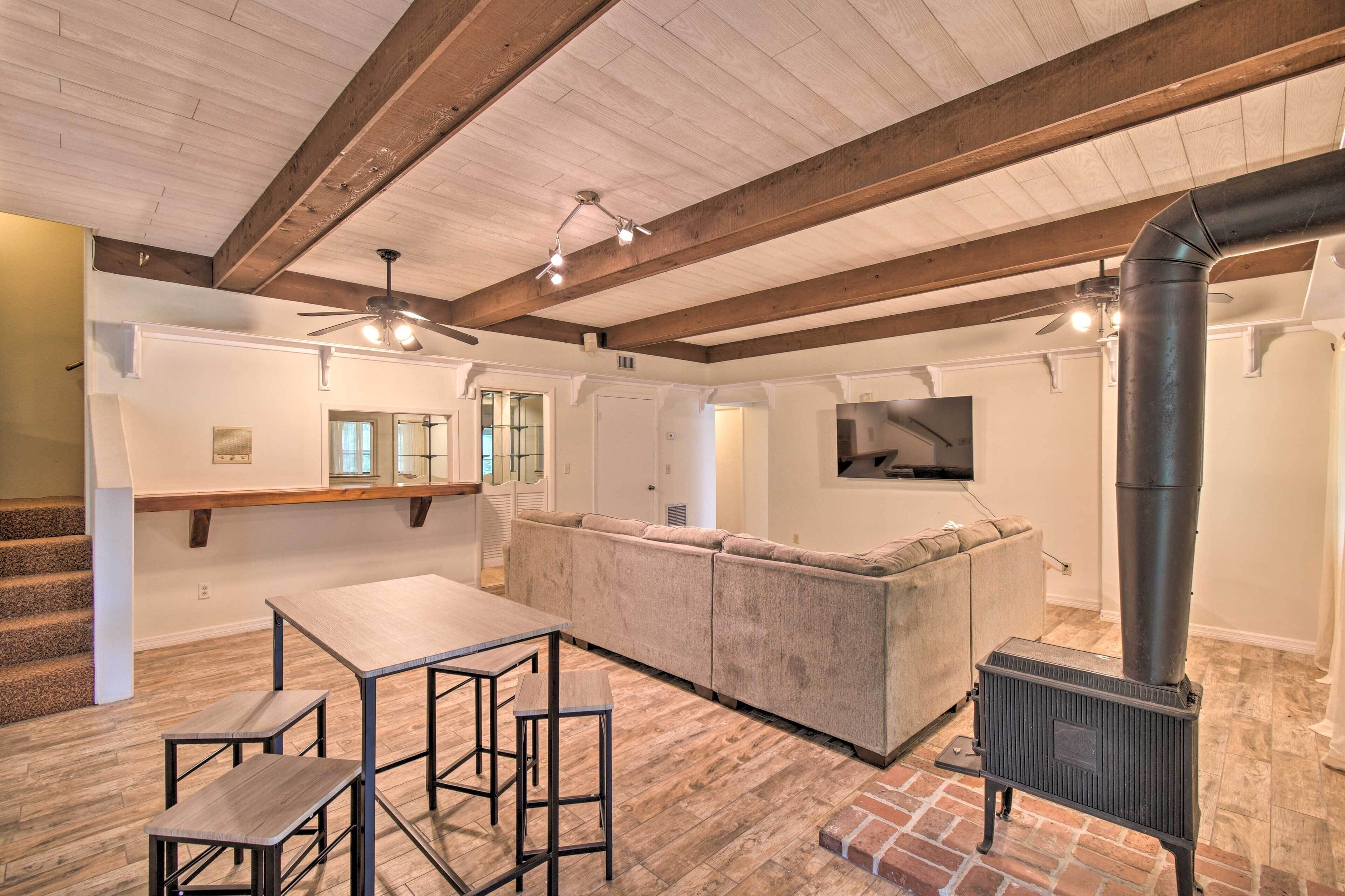 House (6 Bedrooms) | Interior