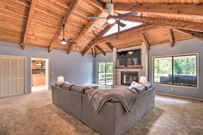 House (6 Bedrooms) | Interior - Jacksonville Home on 1 Acre ~ 6 Mi to Beach! (Jacksonville)