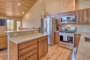 House (3 Bedrooms) | Interior - 23str-00068 Fairplay Cabin w/ Deck: 7 Mi to Dwtn (Fairplay)