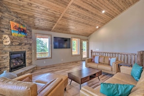 House (3 Bedrooms) | Interior - 23str-00068 Fairplay Cabin w/ Deck: 7 Mi to Dwtn (Fairplay)