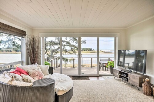 Waterfront Seaside Beach Home w/ Views & Hot Tub!