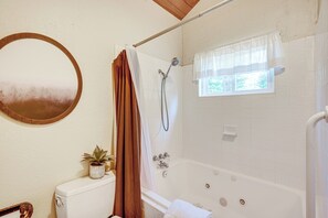 Interior - Spacious House w/ Deck & Grill in South Lake Tahoe (South Lake Tahoe)