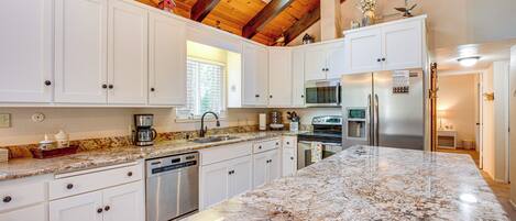 House (4 Bedrooms) | Interior