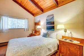 Interior - Spacious House w/ Deck & Grill in South Lake Tahoe (South Lake Tahoe)