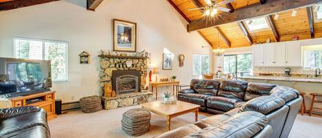 House (4 Bedrooms) | Living area | TV, fireplace