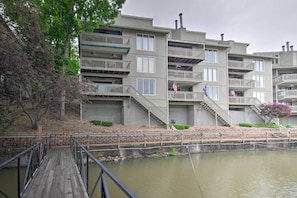 Apartment (3 Bedrooms) | Interior - 2 Mi to Margaritaville Resort: Lake-view Retreat! (Osage Beach)