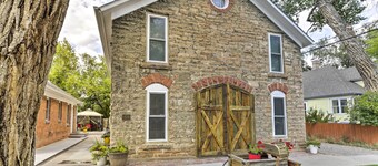 Charming Historic Condo - Walk to Downtown & UW