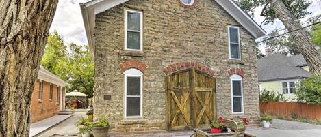 Apartment (2 Bedrooms) | Front of property