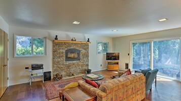 House (3 Bedrooms) | Front of property