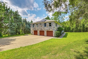 House (4 Bedrooms) | Front of property