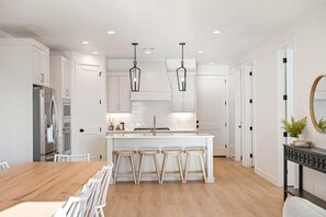 Townhome, 5 Bedrooms | Private kitchen | Fridge, oven, coffee/tea maker, toaster - Somewhere On A Beach 5 Bedroom Townhouse (St. George)