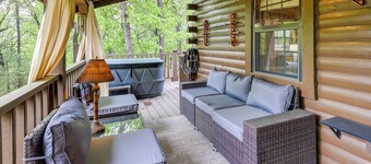 Beaver Lake Vacation Rental w/ Private Hot Tub!