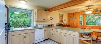 Tahuya Cabin: Hood Canal + Olympic Mountain Views!