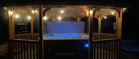 Tina de hidromasaje al aire libre