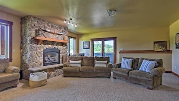 House (6 Bedrooms) | Interior